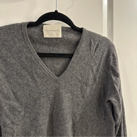La Garçonne Moderne Dark Grey Heathered 100% Cashmare V-Neck Long Sleeve Sweater - Picture 2 of 9